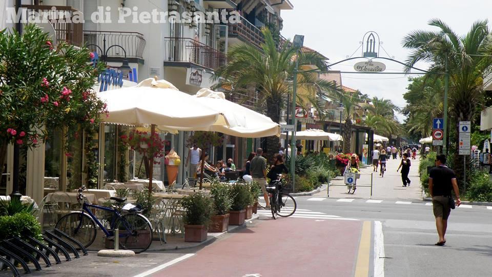 Il Pontile Holidays Apartment Marina di Pietrasanta Exterior photo